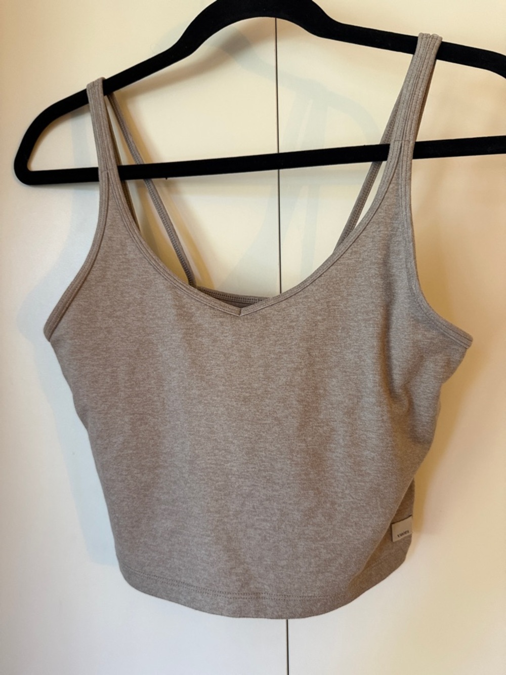 Vuori halo performance crop top dream knit - medium - tan